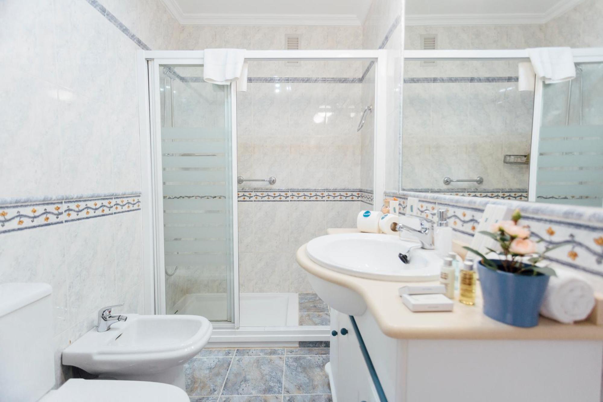 Stunning And Colorful- 4Bd 2Bth- Santa Cruz Apartamento Sevilha Exterior foto